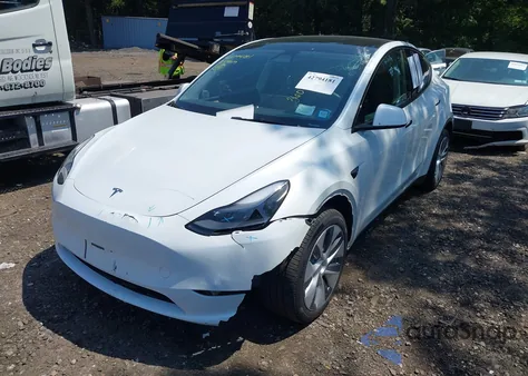 2024 Tesla Model Y Long Range Dual Motor All-Wheel Drive from USA, damaged, VIN 7SAYGDEE8RA290335